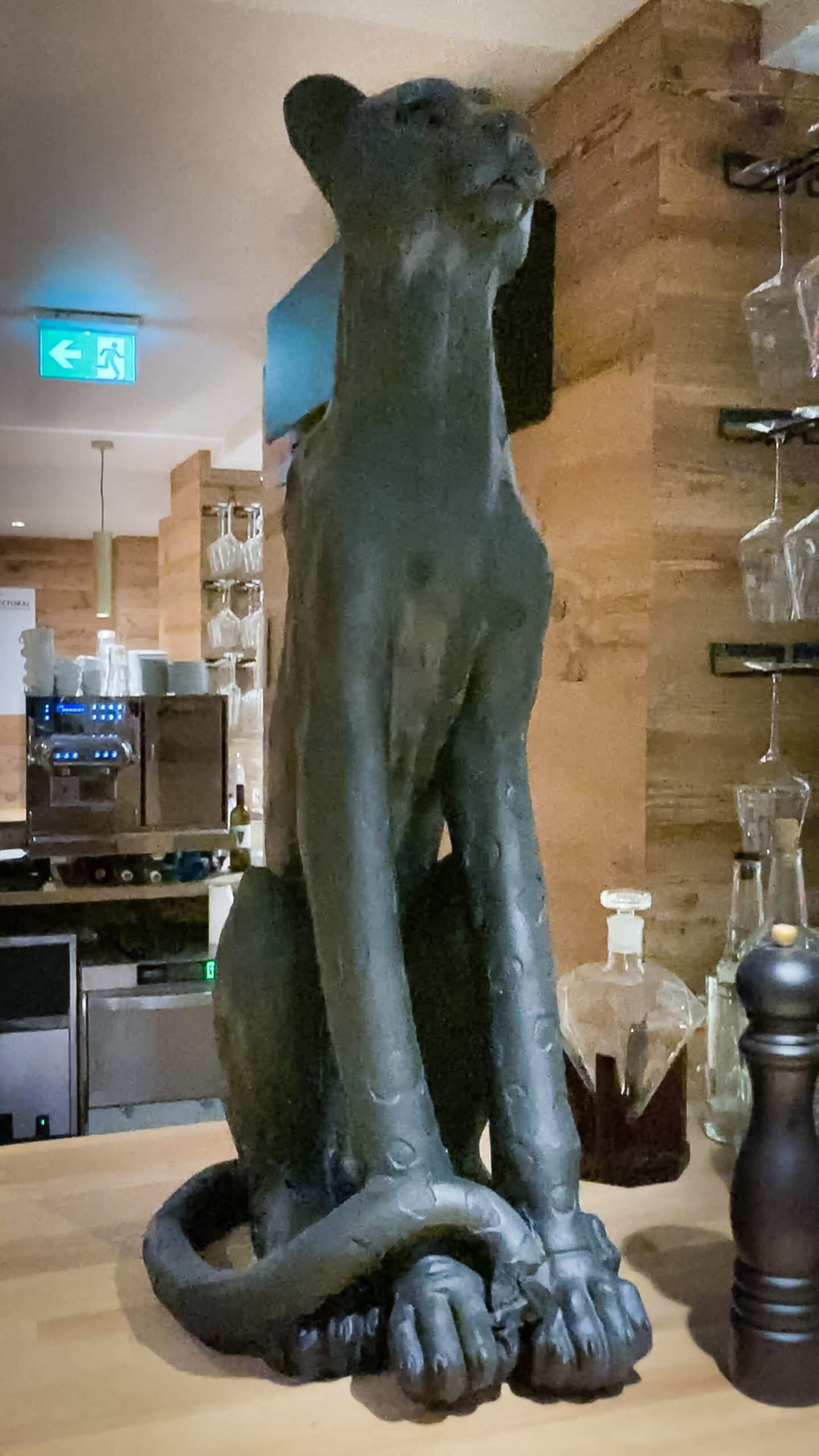 Statue leobar debout